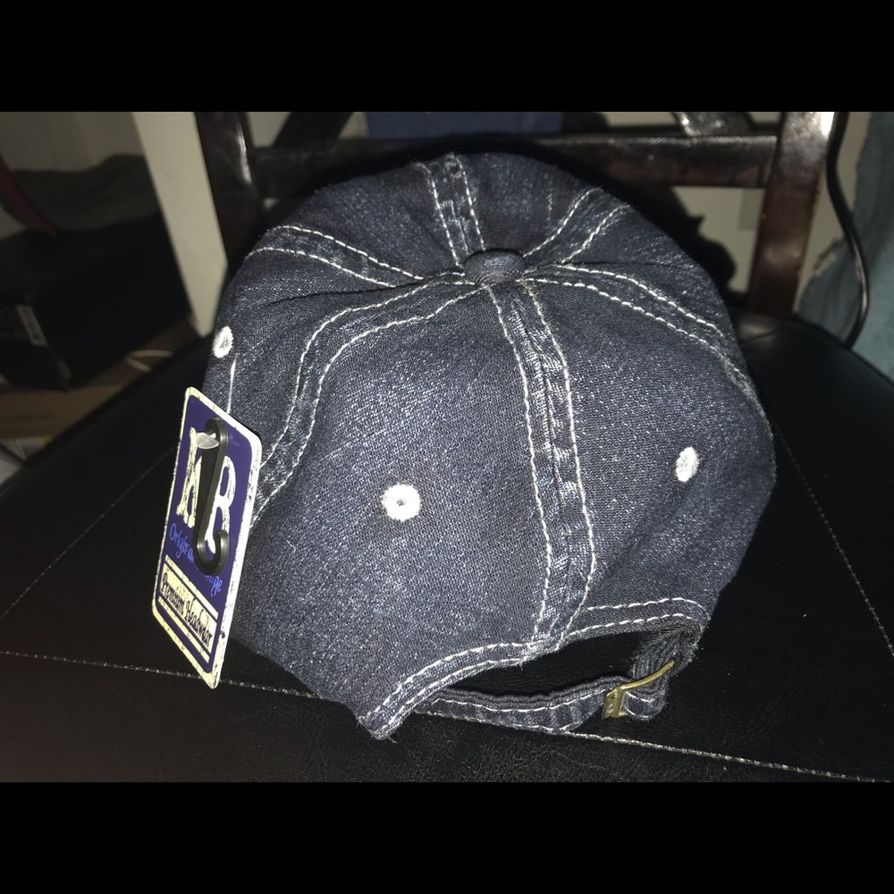 Hat - Picture 3 of 3